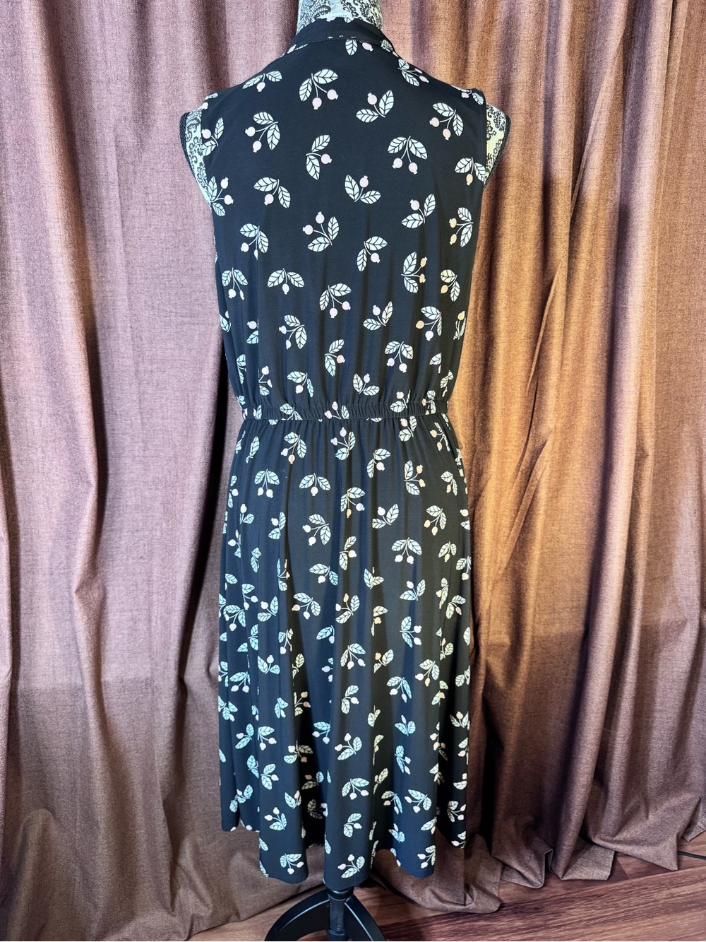 Anne Klein Floral Print Sleeveless Black Floral V-Neck Dress size 12 - Picture 5 of 8